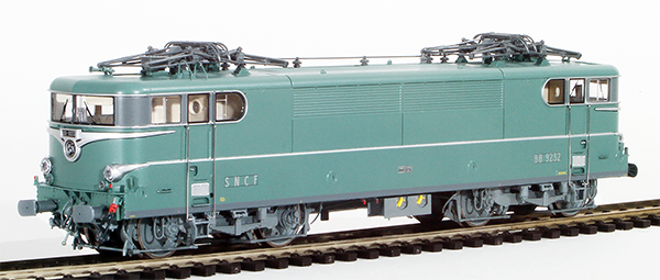 REE Modeles MB-083 - French Electric Locomotive Class BB 9232 of the SNCF Green, Paris-SO without Skirt, Red Ligth Era I